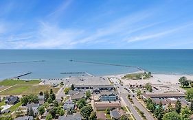 Snyders Shoreline Inn