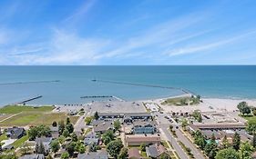 Snyders Shoreline Inn